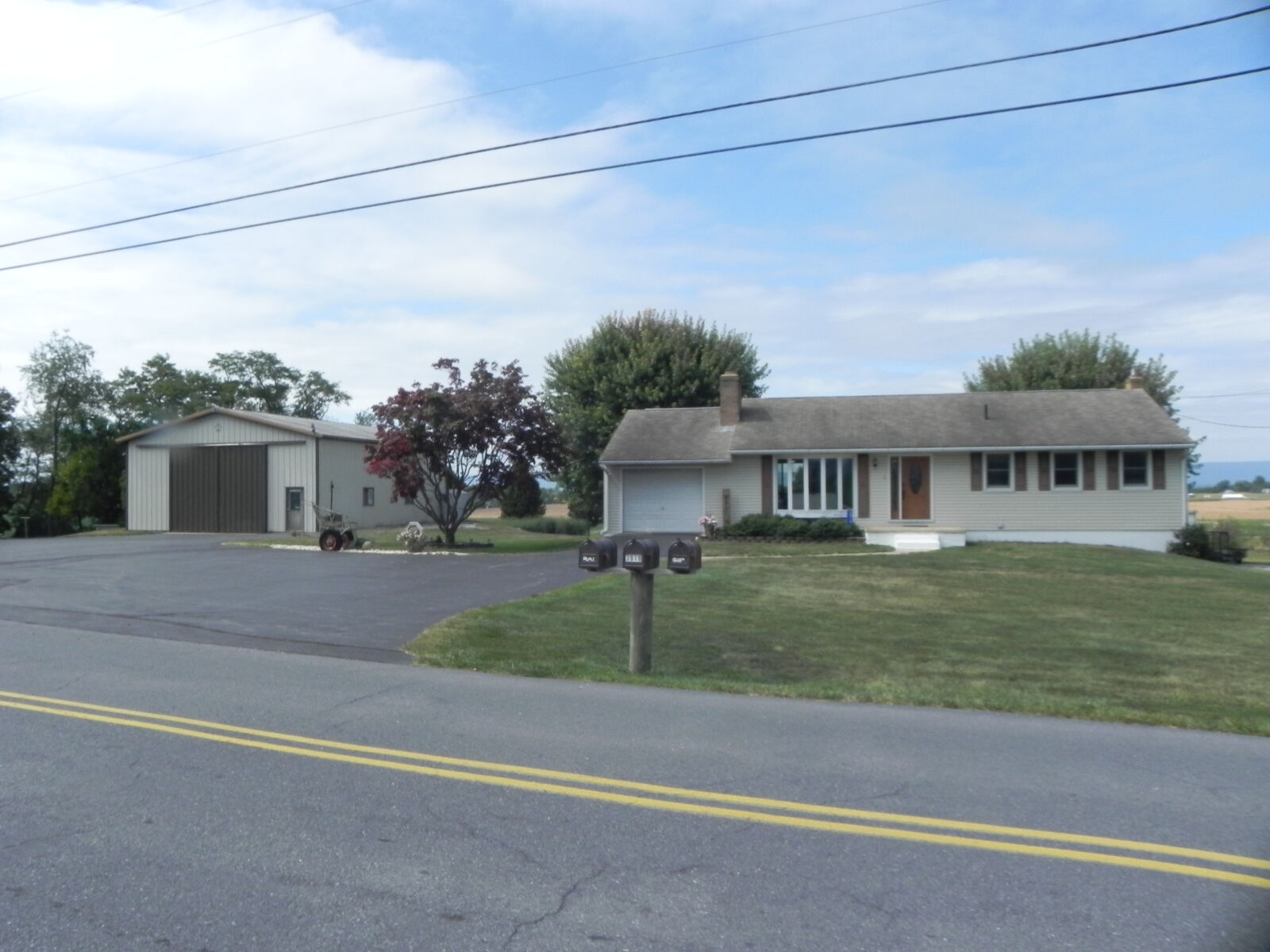 SOLD - $405,000! / HOUSE & SHOP ON 1.3 ACRES / CHAMBERSBURG, PA – SAT. NOV. 8, 2025 @ 1:00 PM