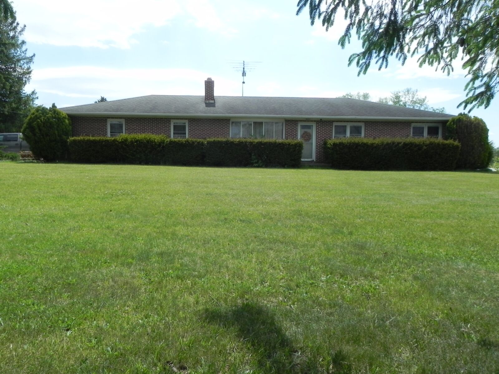 SOLD $473,000!! 3 ACRE REAL ESTATE AUCTION W/ 3 BEDROOM RANCHER – GREENCASTLE, PA / SAT. AUG. 29, 2026 @ 1PM.