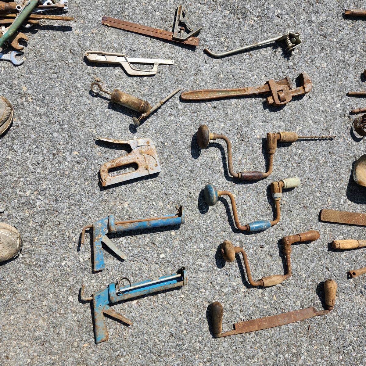 TRACTORS, FARM ANTIQUES, HOUSEHOLD GOODS, ETC - SHIPPENSBURG, PA. / SAT. OCT. 24. @ 8:30 AM - Image 347