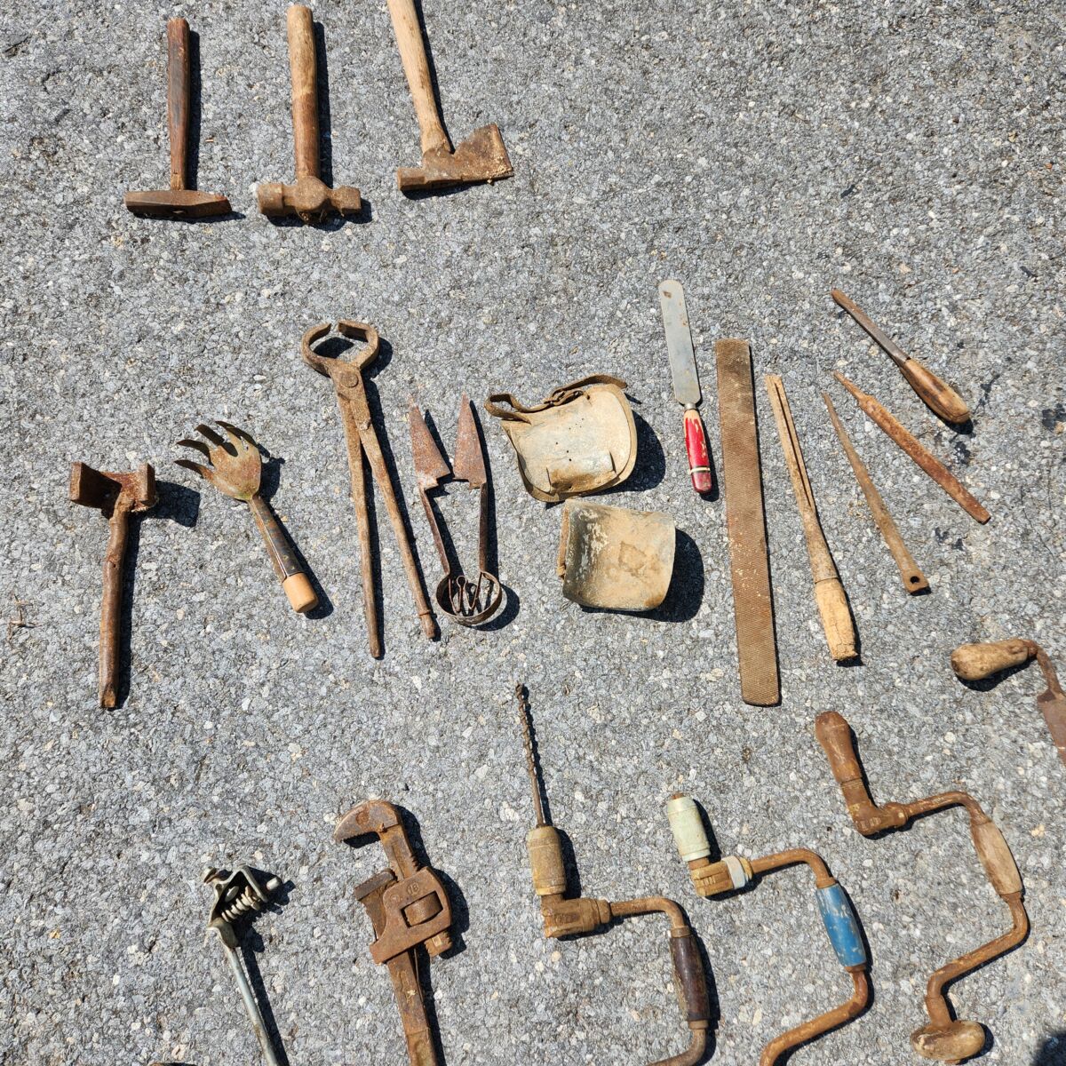 TRACTORS, FARM ANTIQUES, HOUSEHOLD GOODS, ETC - SHIPPENSBURG, PA. / SAT. OCT. 24. @ 8:30 AM - Image 344