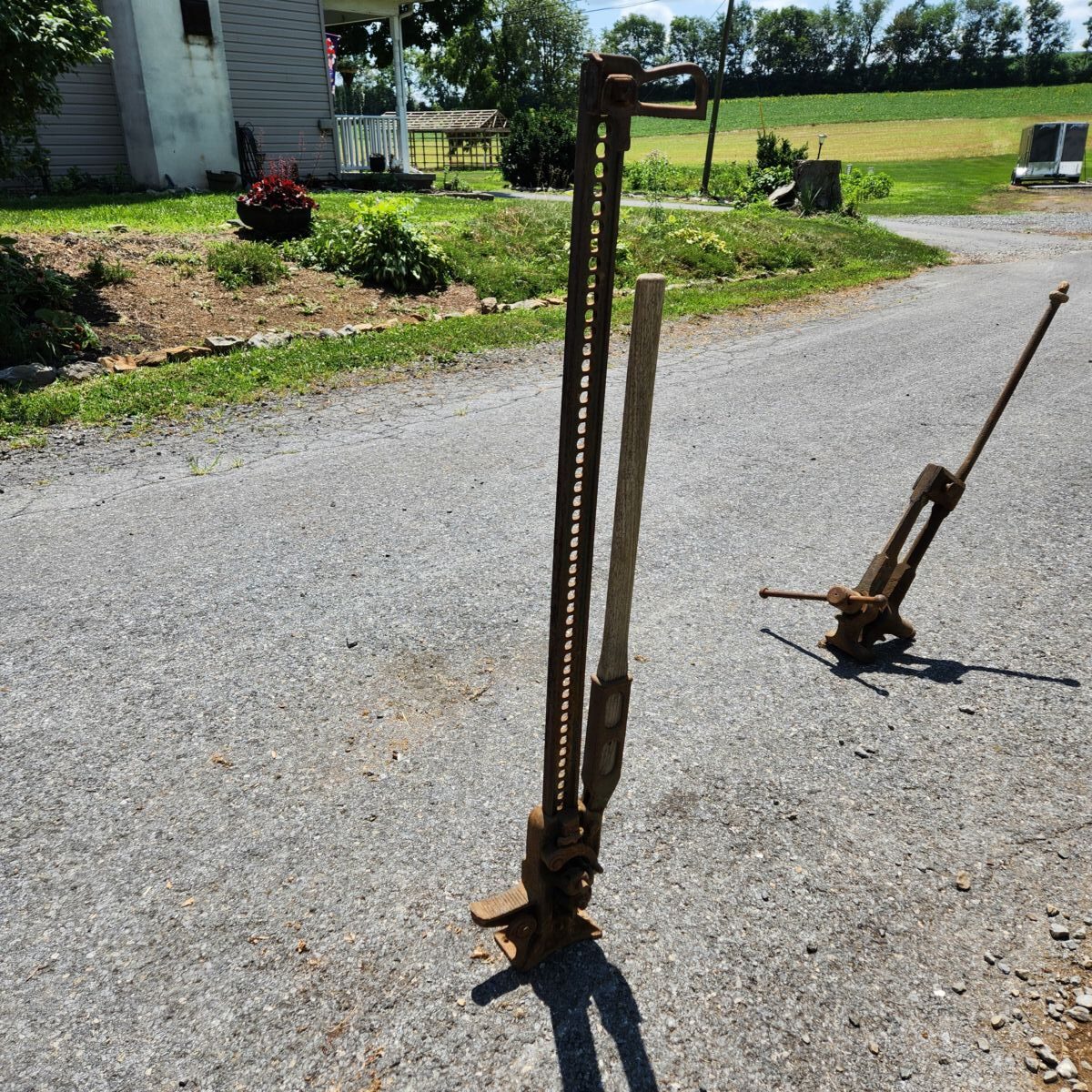 TRACTORS, FARM ANTIQUES, HOUSEHOLD GOODS, ETC - SHIPPENSBURG, PA. / SAT. OCT. 24. @ 8:30 AM - Image 333