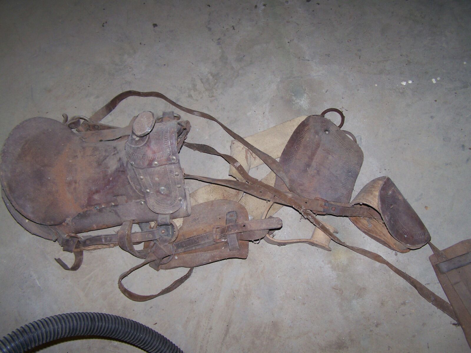 TRACTORS, FARM ANTIQUES, HOUSEHOLD GOODS, ETC - SHIPPENSBURG, PA. / SAT. OCT. 24. @ 8:30 AM - Image 292