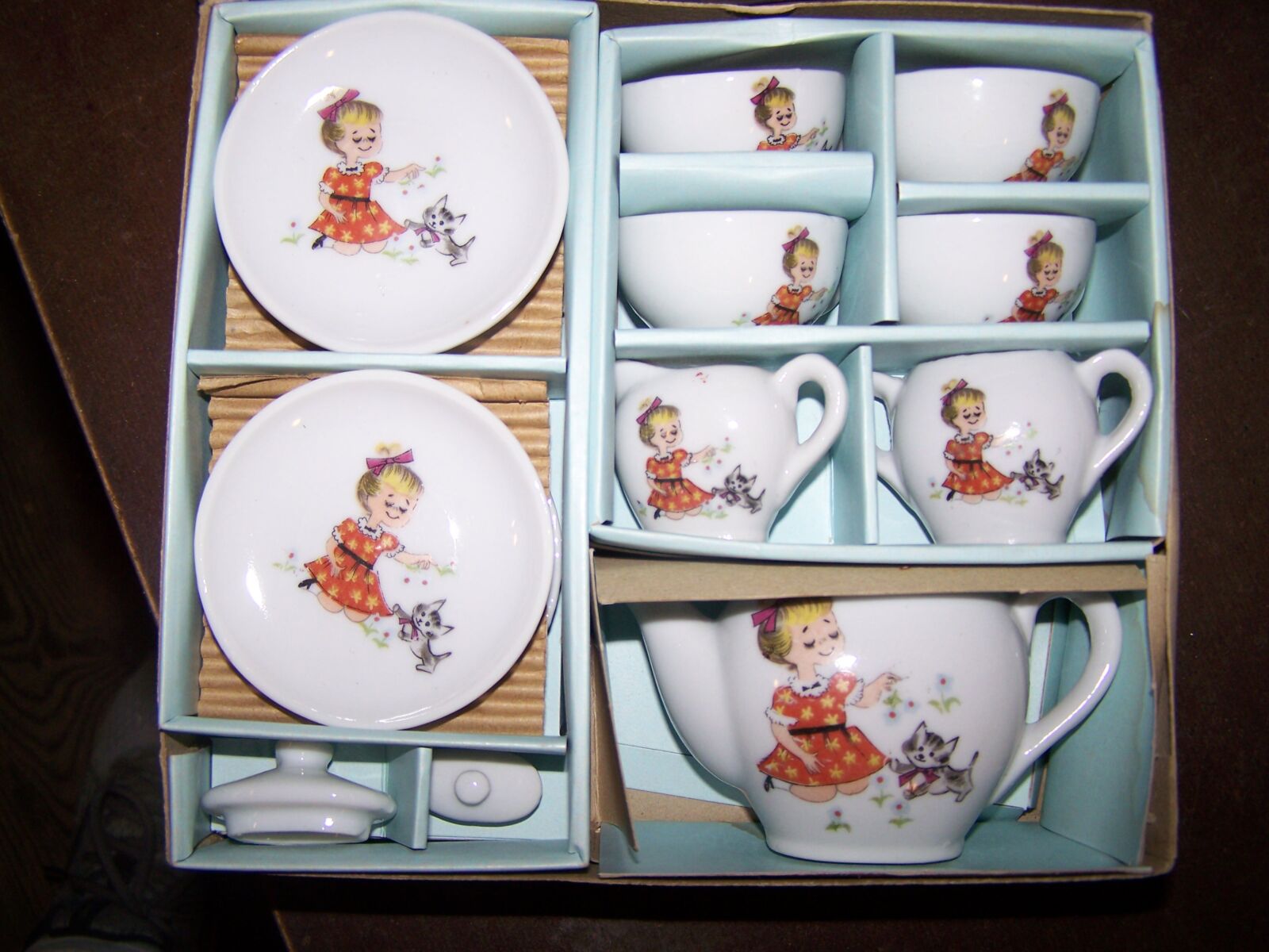 TRACTORS, FARM ANTIQUES, HOUSEHOLD GOODS, ETC - SHIPPENSBURG, PA. / SAT. OCT. 24. @ 8:30 AM - Image 355
