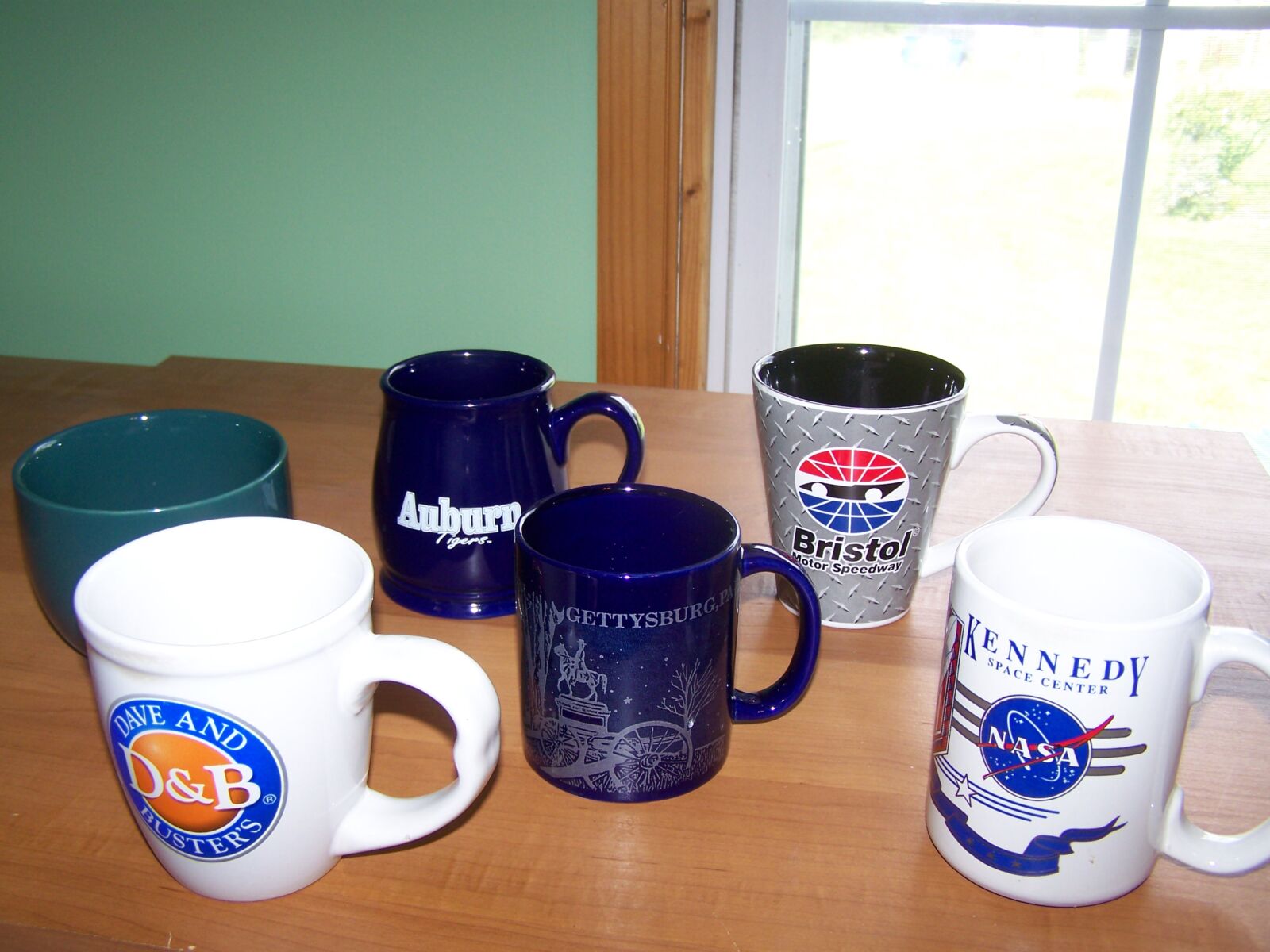 TRACTORS, FARM ANTIQUES, HOUSEHOLD GOODS, ETC - SHIPPENSBURG, PA. / SAT. OCT. 24. @ 8:30 AM - Image 287