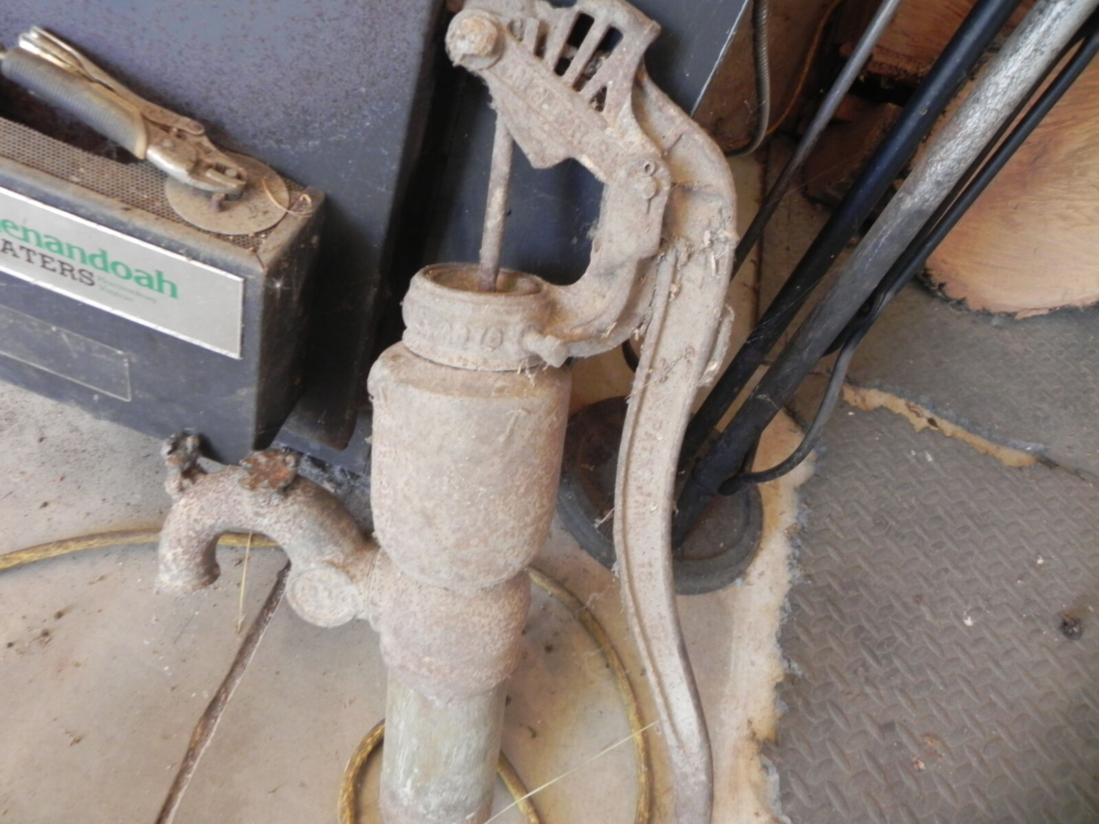 TRACTORS, FARM ANTIQUES, HOUSEHOLD GOODS, ETC - SHIPPENSBURG, PA. / SAT. OCT. 24. @ 8:30 AM - Image 245