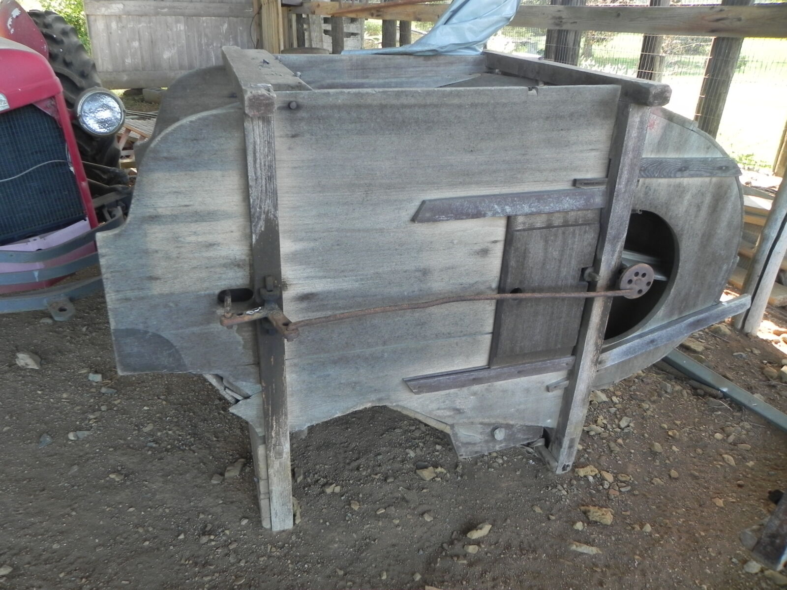 TRACTORS, FARM ANTIQUES, HOUSEHOLD GOODS, ETC - SHIPPENSBURG, PA. / SAT. OCT. 24. @ 8:30 AM - Image 209