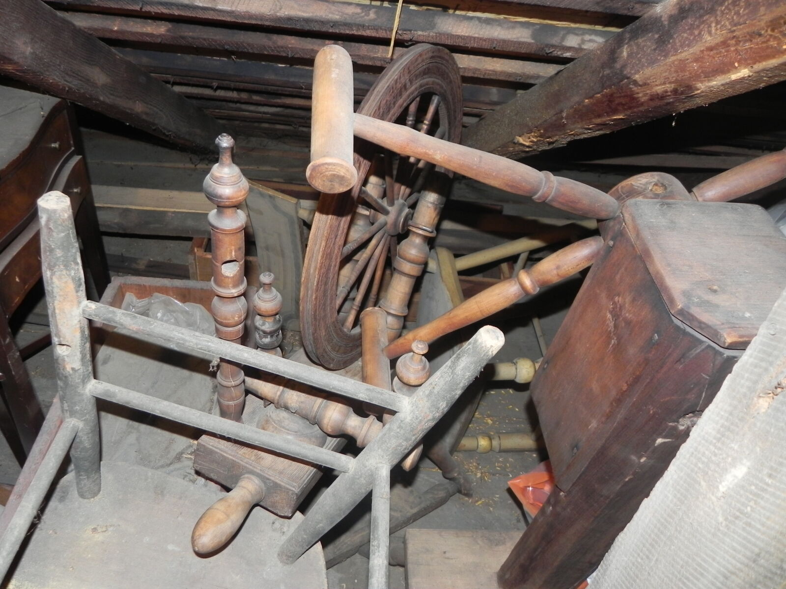 TRACTORS, FARM ANTIQUES, HOUSEHOLD GOODS, ETC - SHIPPENSBURG, PA. / SAT. OCT. 24. @ 8:30 AM - Image 187