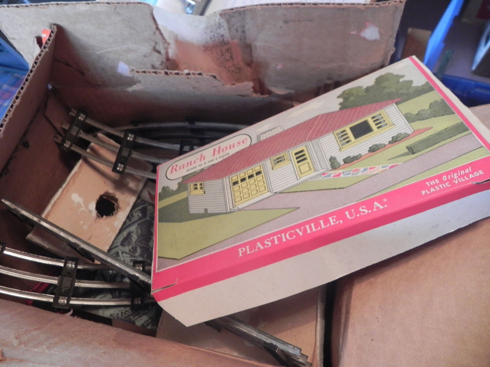 TRACTORS, FARM ANTIQUES, HOUSEHOLD GOODS, ETC - SHIPPENSBURG, PA. / SAT. OCT. 24. @ 8:30 AM - Image 137
