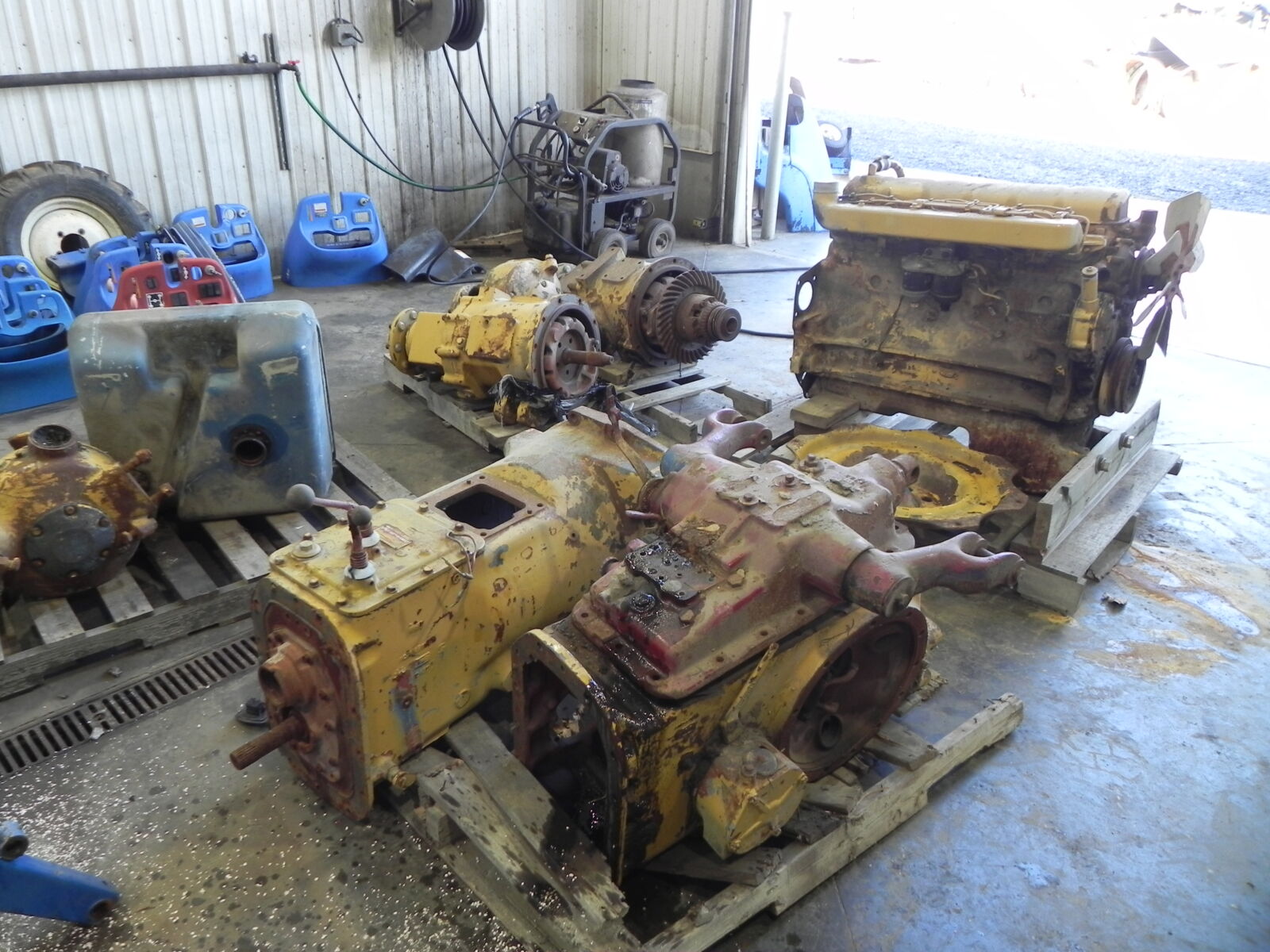 FORD TRACTORS, TRACTOR PARTS, & MORE - ELIZABETHTOWN, PA. / THURS. DECEMBER 3. - Image 13